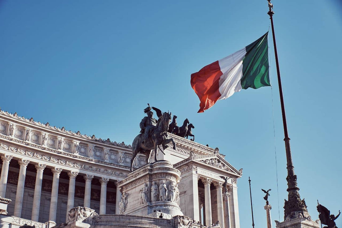 Monument til fædrelandet med det italienske flag