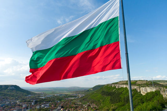 Det bulgarske flag vajer over byen