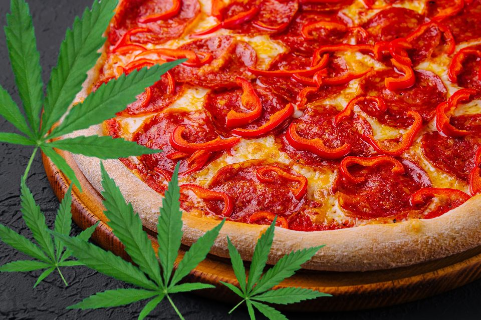 pizza og cannabisblade