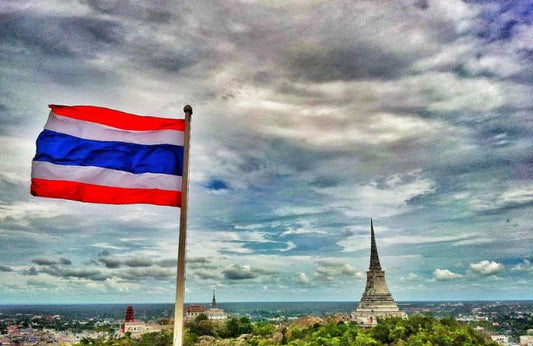 Vifter med Thailands flag