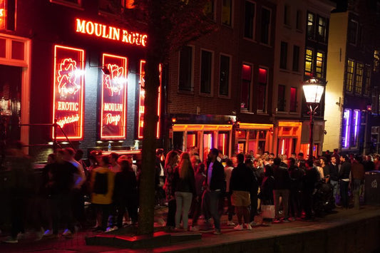 Amsterdam slår hårdt ned på cannabisforbrug i rødt lys-kvarteret