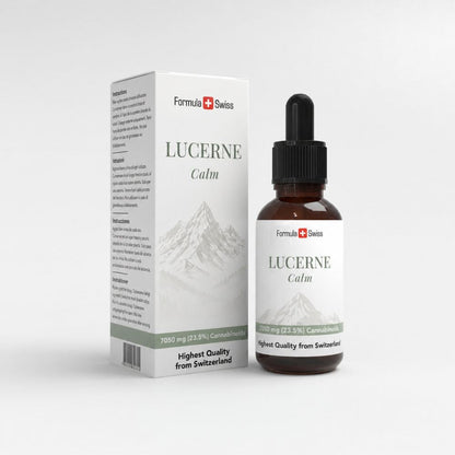 Formula Swiss Lucerne Calm-flaske og emballage på hvid baggrund